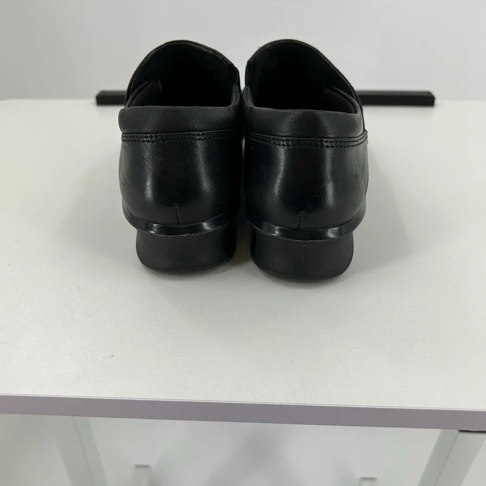 Clarks Collection Black Leather Slip On loafers Womens Size 8 Comfort Flats Work